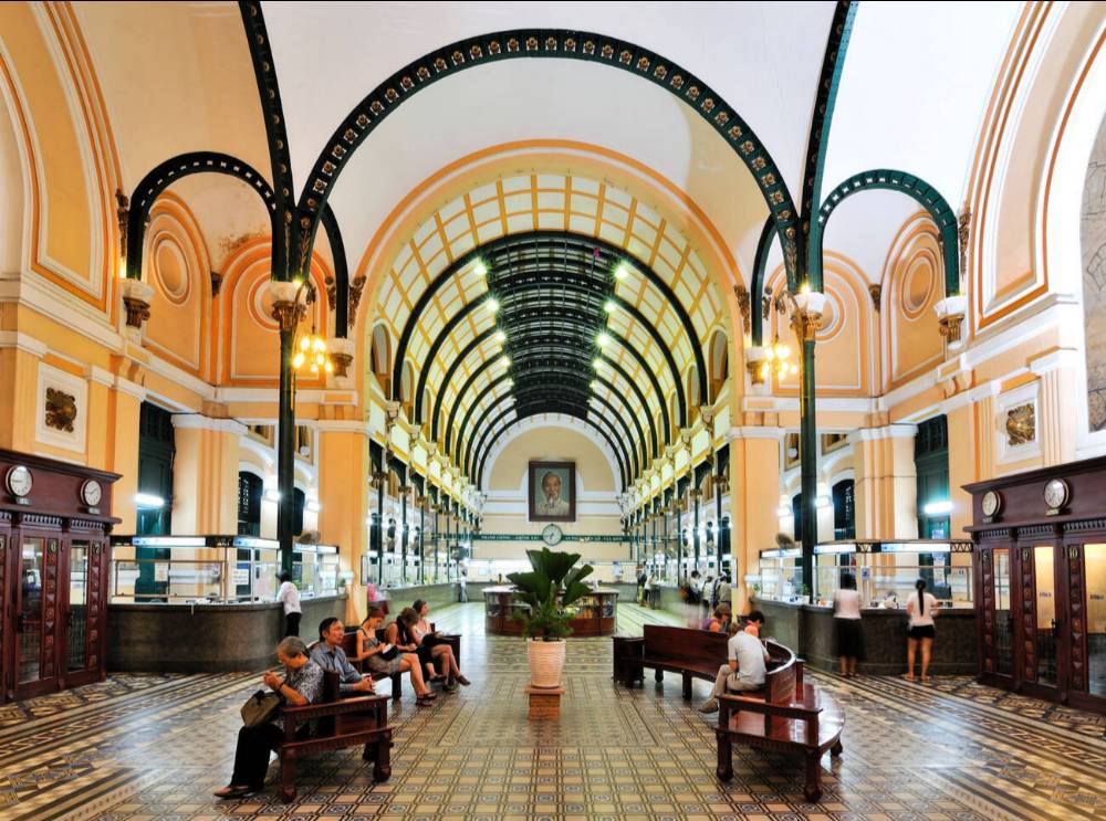 sala principale dell'ufficio postale centrale di Saigon